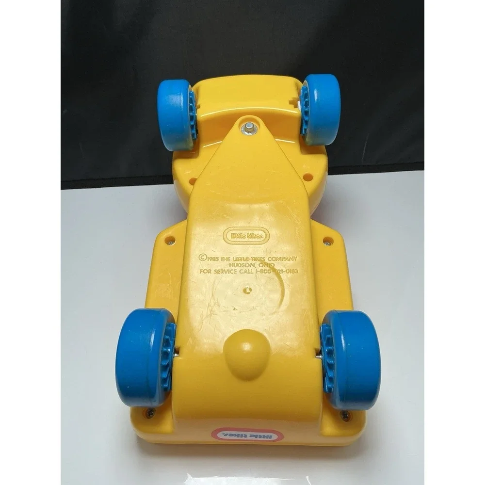 Vintage 1985 Little Tikes Toddle Tots Change Around Truck + 6 Figures - Picture 9 of 9